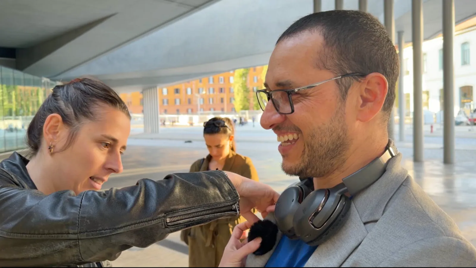 Documentary Gym field recording with an interview microphone